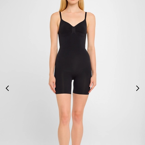 SKIMS seamless sculpt bodysuit - Picture 2 of 3